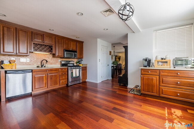 Building Photo - 90 2nd St