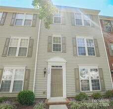 Building Photo - 15658 King Louis Ct