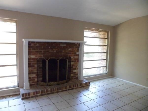 Building Photo - 2131 Mahan Dr