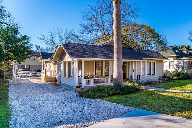 Building Photo - 3 Bedroom in Alamo Heights