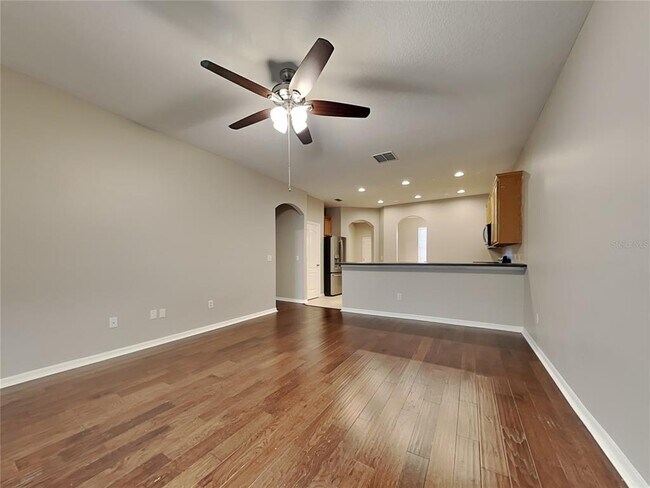 Foto del edificio - 419 Kings Path Dr