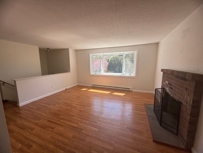 Building Photo - 75 Herald, Farmington – 3 Bed, 3 Bath in CT