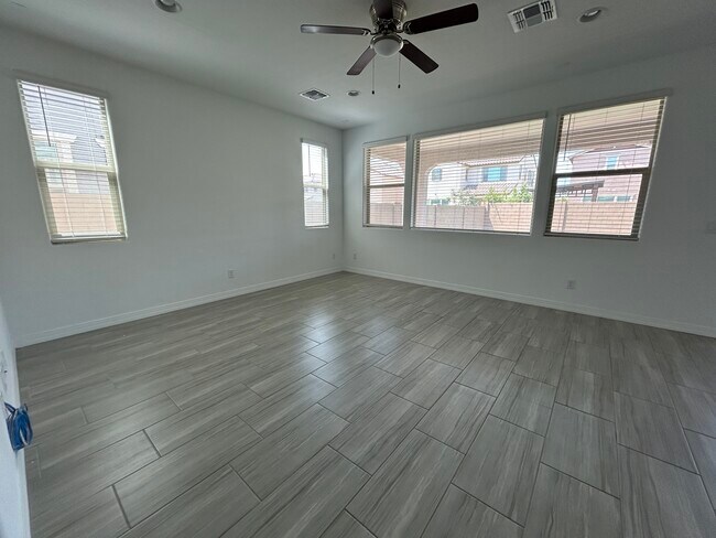 Building Photo - 2348 E Kelly Dr