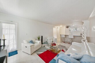 Building Photo - 2581 Garden Dr N