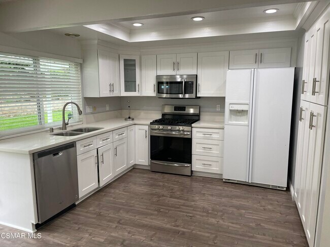 Building Photo - 5822 Dovetail Dr