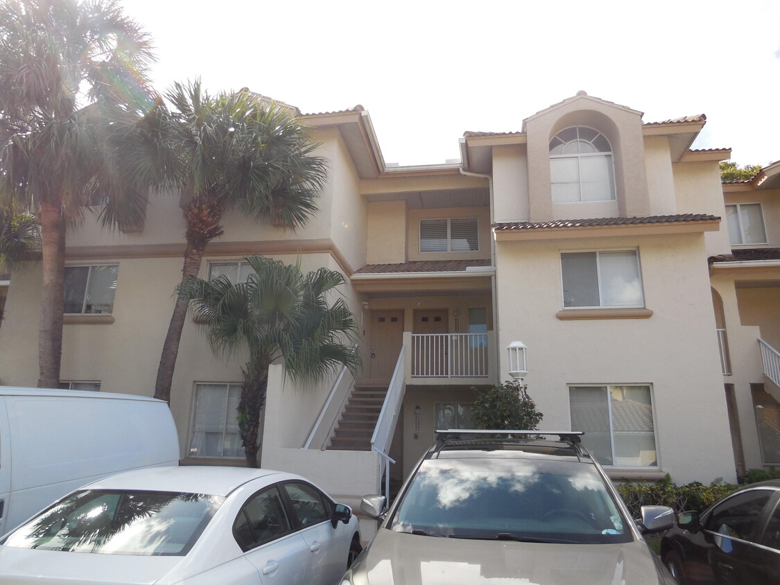 Primary Photo - 20204 Glenmoor Dr