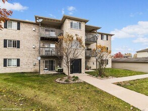 Building Photo - 10141 Sutton Dr