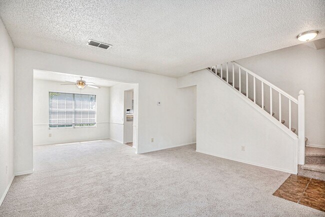 Building Photo - Classic 4-Bedroom in South Fort Worth