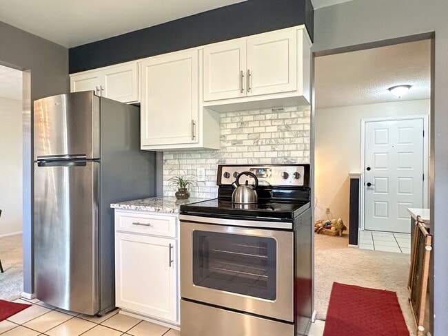 Building Photo - Updated Single-Family Home with Large Back...