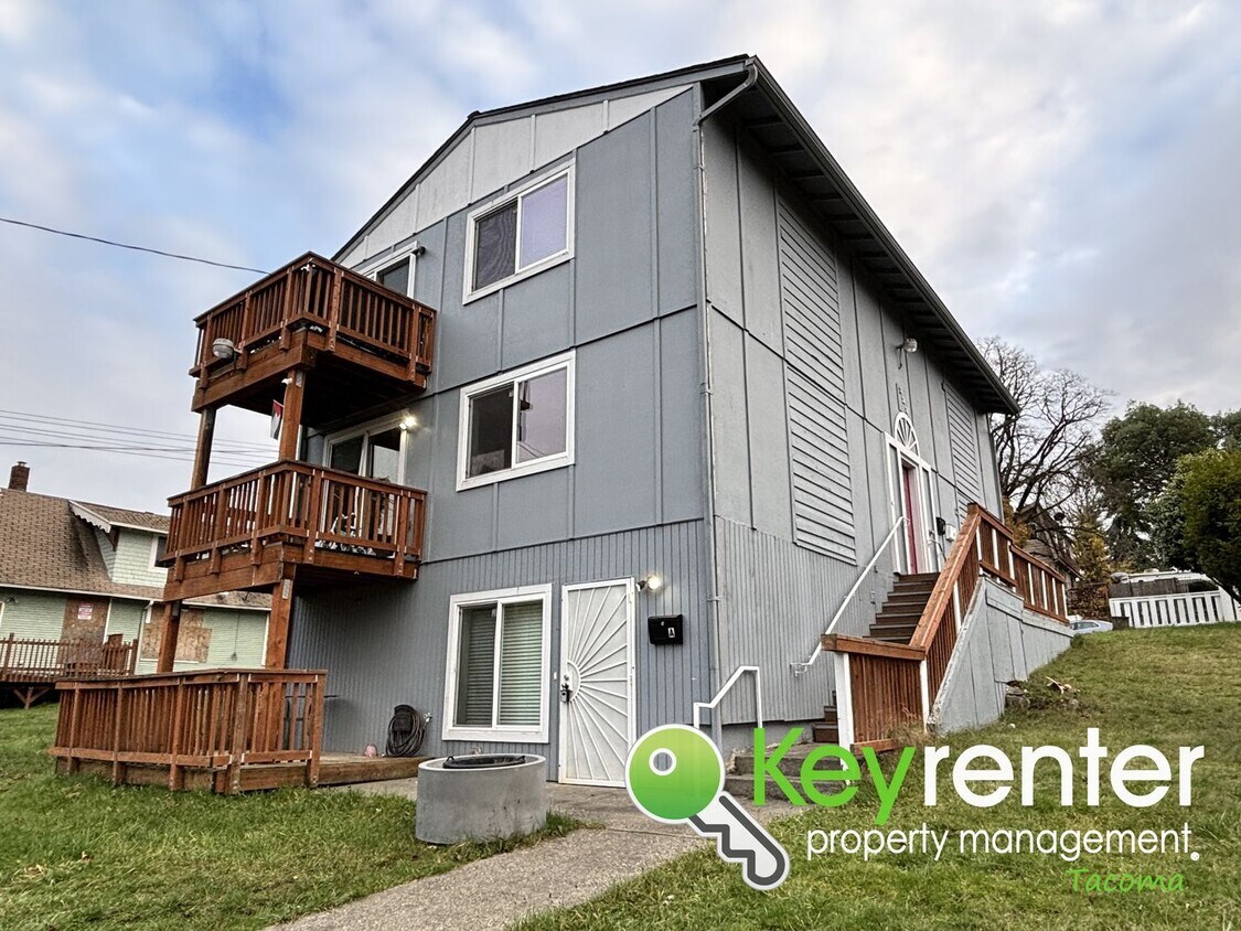 Foto principal - Cozy 1 Bedroom Triplex Near Downtown Tacoma and Pacific Avenue