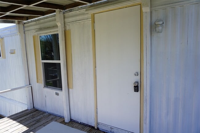 Building Photo - 8979 Gladewood