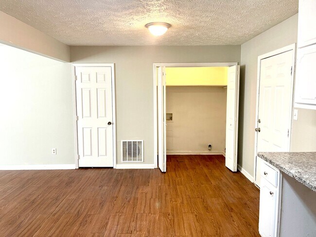 Foto del edificio - Welcome to this charming home located in S...