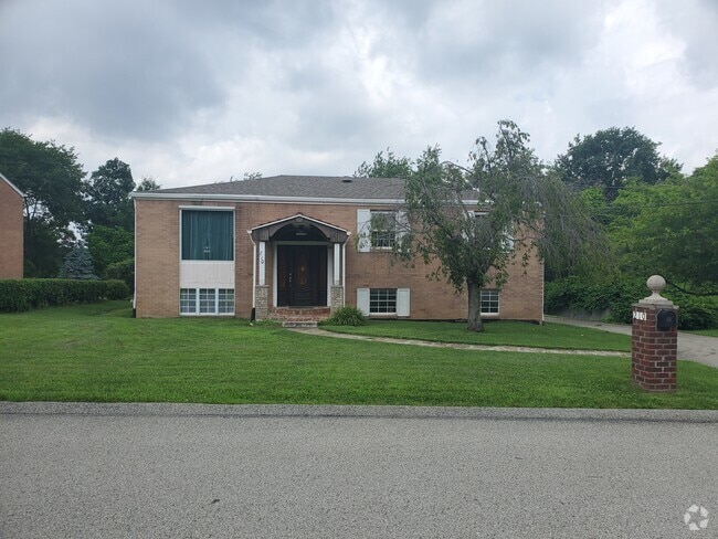 Building Photo - 210 Canterbury Ln