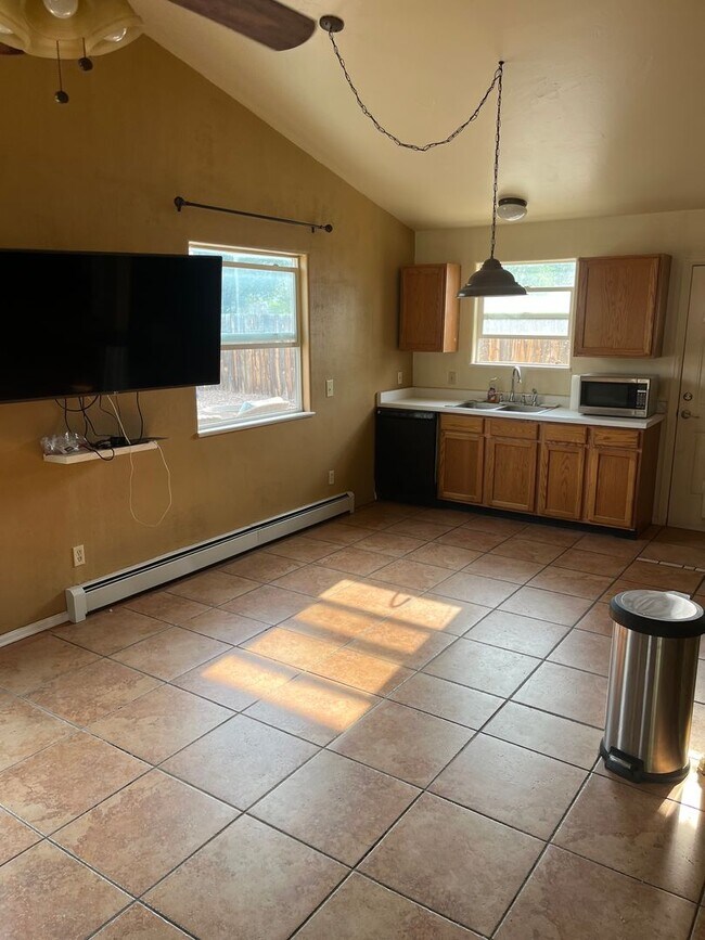 Foto del edificio - 3 Bed 1.5 Bath Home in Fruita
