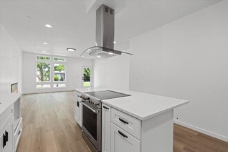 Building Photo - 2007 W 9th Ave