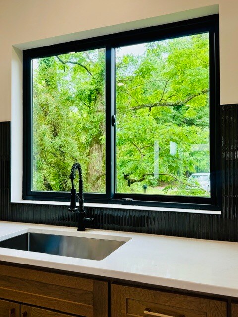 Ventanas de alta gama en toda esta casa moderna. - 20 Leap Frog Park