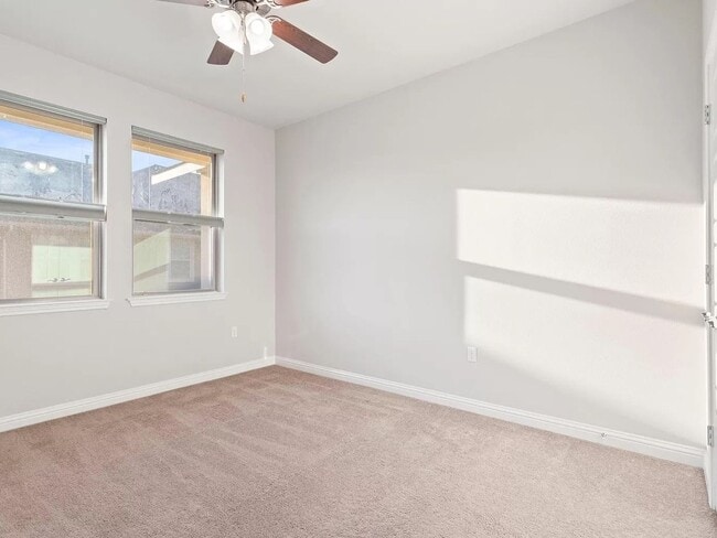 Building Photo - 4 Bedroom Condo in Austin