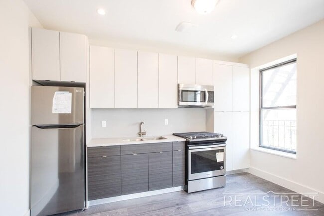 Foto del edificio - Modern 3 BED in Prime Crown Heights
