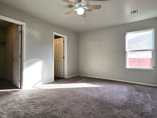 Foto del edificio - Charming 3 bedroom in the heart of Noble, OK!