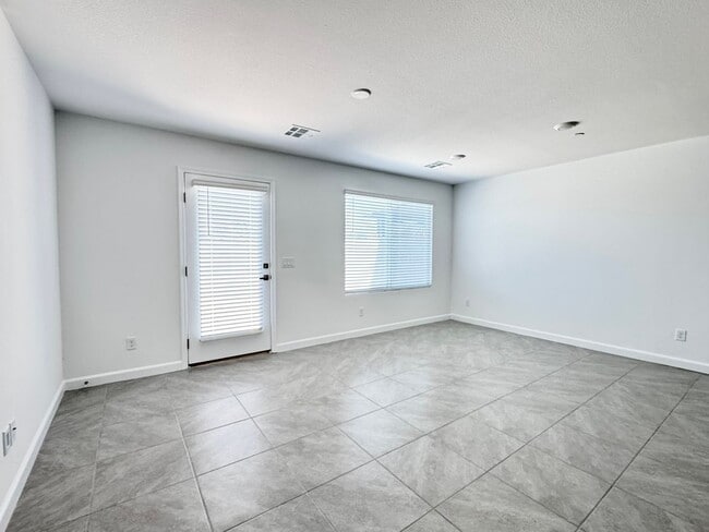 Foto del edificio - 4219 Norstad St