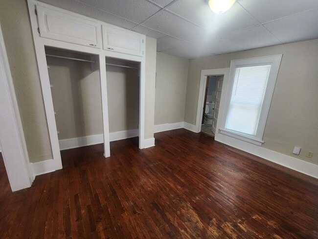 Building Photo - 801 S Millwood Ave
