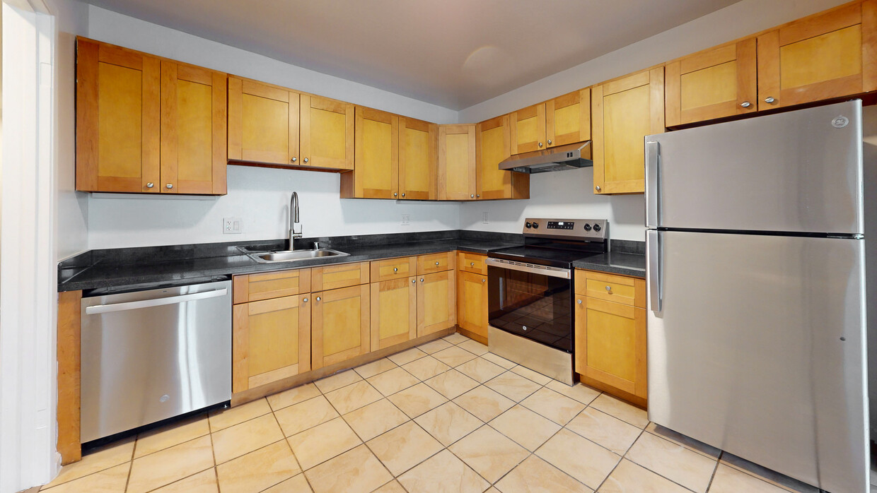 Primary Photo - Updated 1 BR x 1 Bath 1 block from Ocean B...