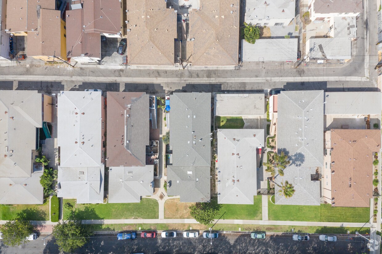 Aerial Photo - 2705 W Rosecrans Ave