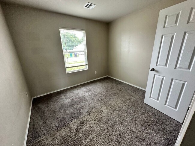 Building Photo - Nice 3 bedroom 2 bath home in Ashton Court