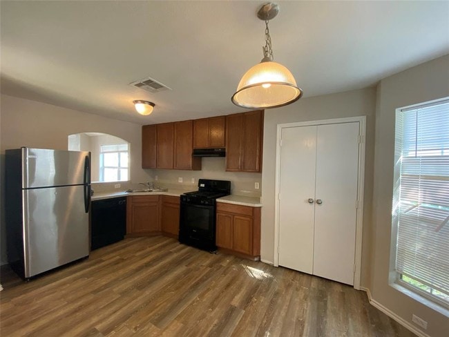 Building Photo - 5731 Praise Ct