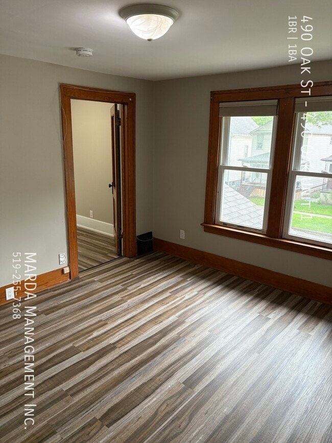 Building Photo - SPACIOUS 1-BEDROOM PLUS DEN/1-BATH UNIT +H...