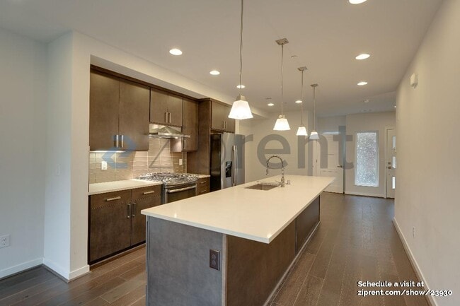 Building Photo - 3300 NE 65th St