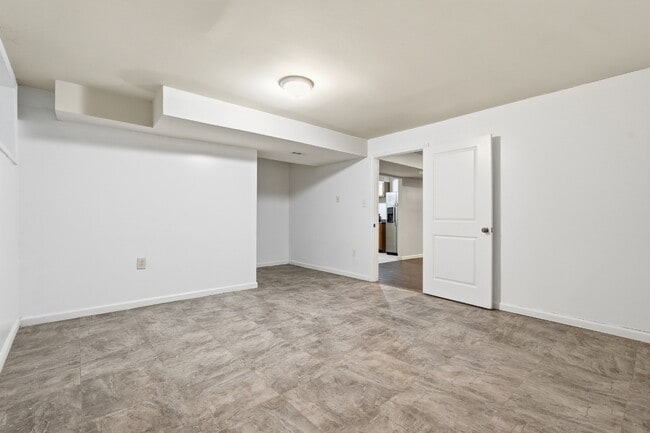 Building Photo - 7211 Martins Ct