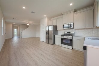 Building Photo - 27966 Western Crk Ct