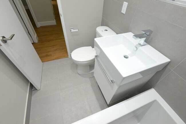 Photo du bâtiment - 12 Bater Ave