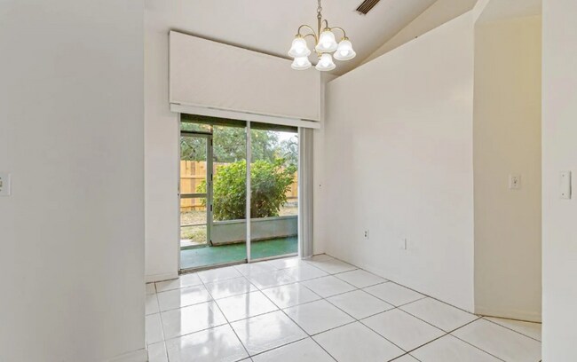 Foto del edificio - 1706 Apache St NE