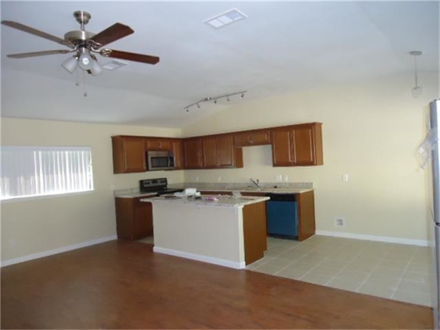 Foto del edificio - 5031 Pine Ave