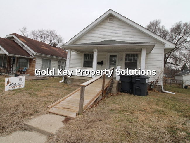 Building Photo - Attractive 2 BR 1 BA House with Fenced Backyard and Garage (SECTION 8 APPROVED)