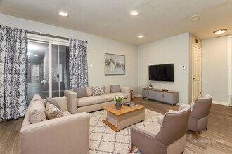 Building Photo - 10615 Golden Quail Dr