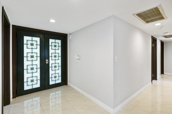 Building Photo - 7796 Skyhill Dr