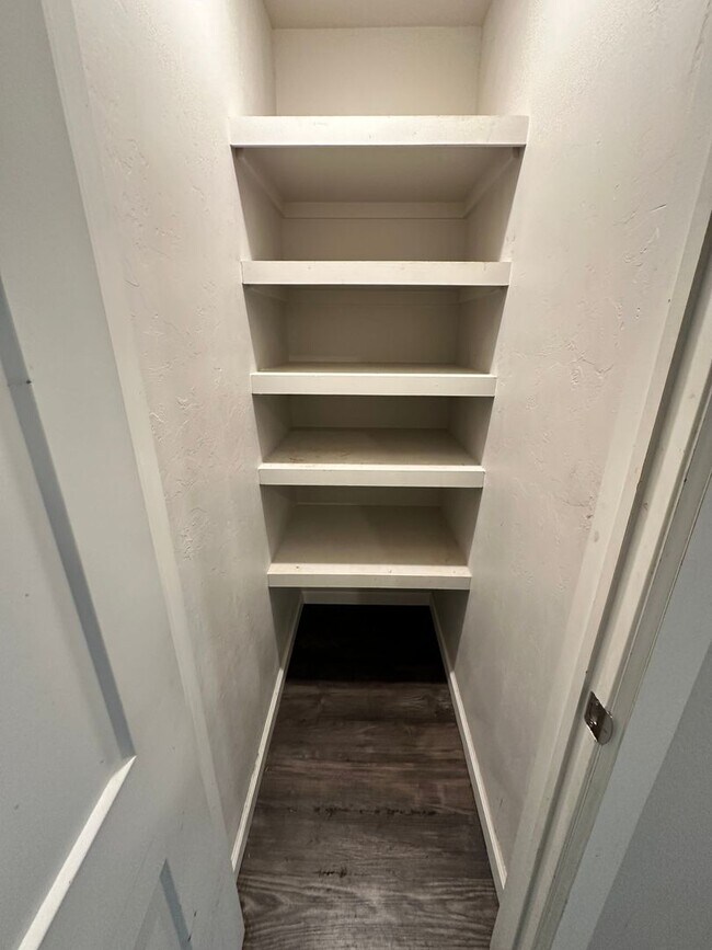 Foto del edificio - Move In for Less: Updated NW OKC 2-Bed Home with Granite Kitchen