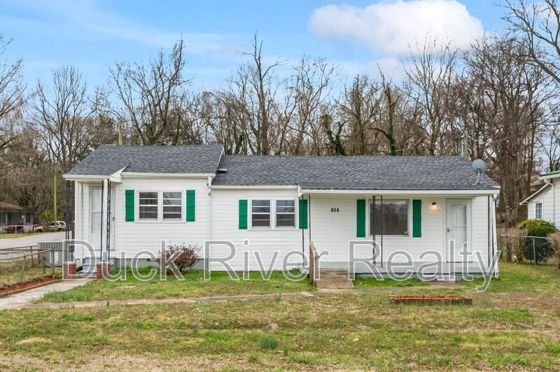 Primary Photo - 814 Iron Bridge Rd