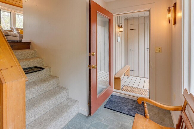 Building Photo - 2 Clearbrook Rd