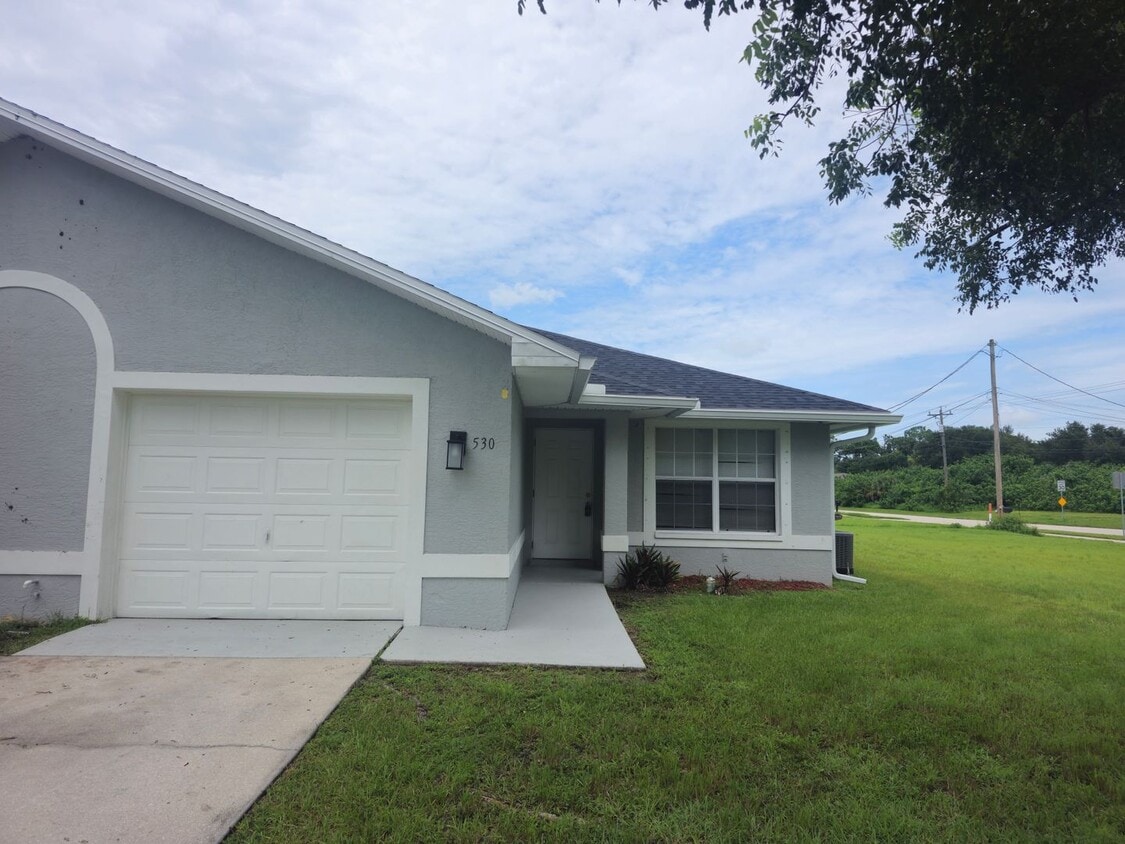 Primary Photo - 3 bedroom 2 bath 1 car garage duplex