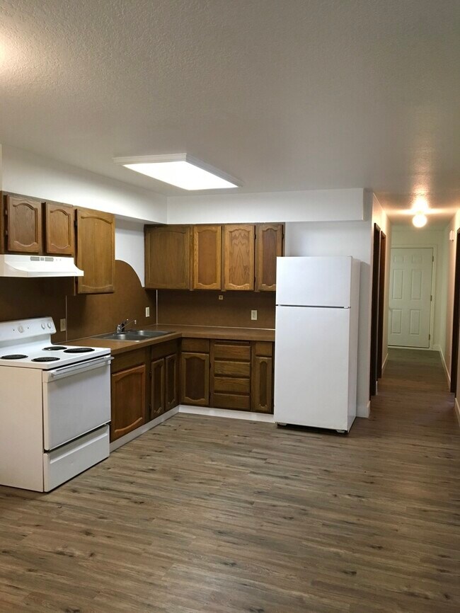 Building Photo - Available Now Duplex in the heart of Graham
