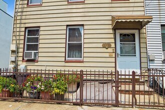 Building Photo - 438 2nd St