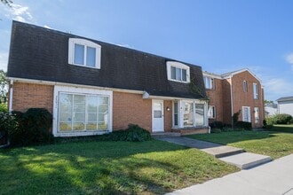 Building Photo - 2405 W 63rd Ave