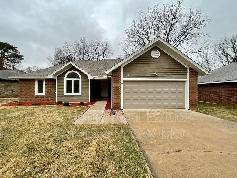 Primary Photo - 935 S Belcrest Ave