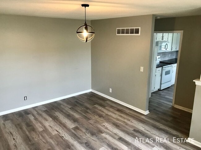 Building Photo - 1502 SW Sunset St