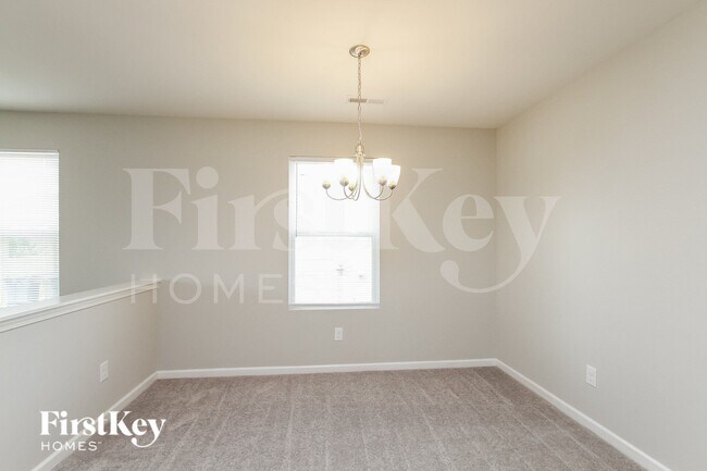 Foto del edificio - 167 Hidden Lakes Rd