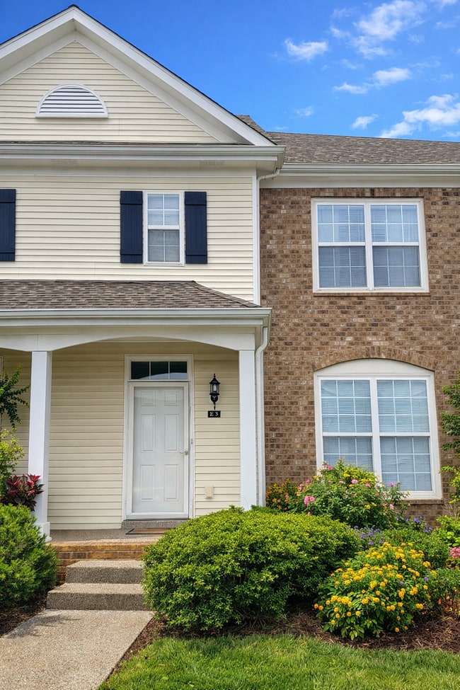 Building Photo - 2 bed/2.5 bath Townhouse in Williamson Co - Pool and Playground